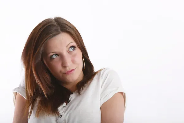 Fille posant dans un t-shirt blanc — Photo