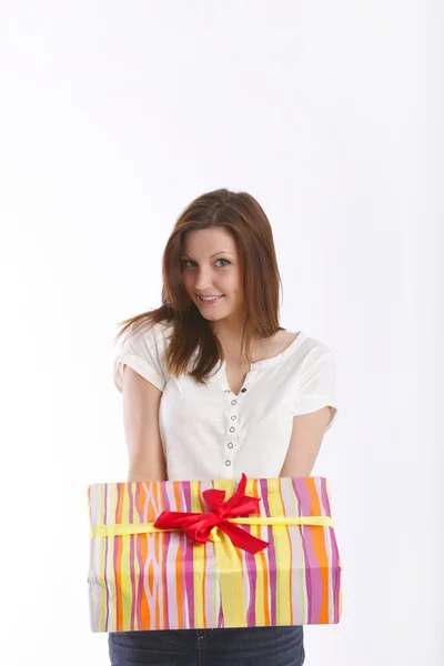 Girl posing in a white T-shirt and jeans with a box with gifts — Stock Photo, Image