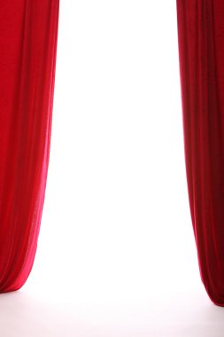 beyaz zemin üzerine kırmızı perdeler