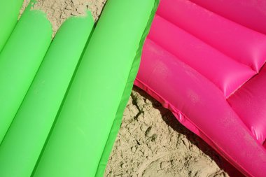 lucht matras op het strand