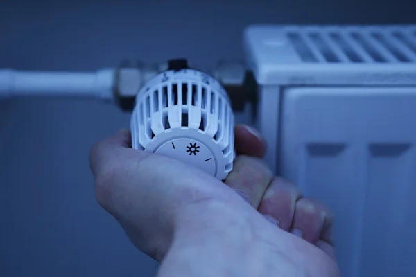 Termostato en un radiador — Foto de Stock