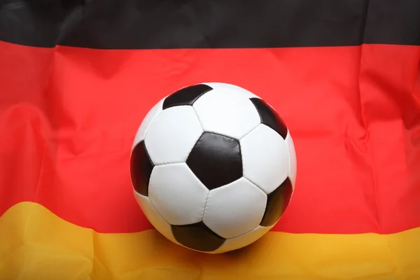 Balón de fútbol en bandera alemana —  Fotos de Stock