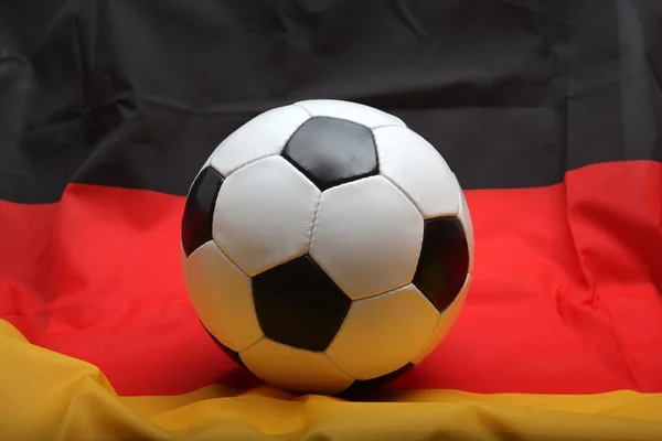 Fotboll i tysk flagg — Stockfoto