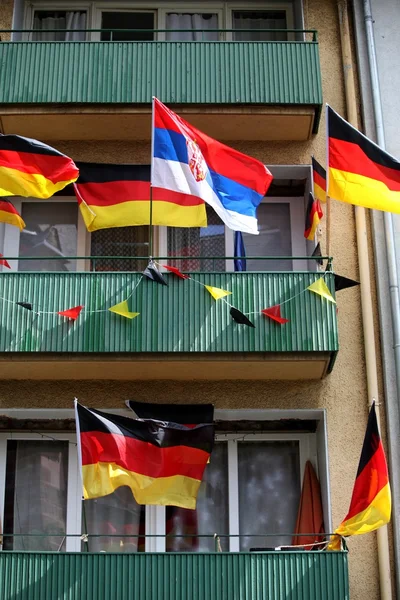 バルコニーでのドイツの旗 — ストック写真