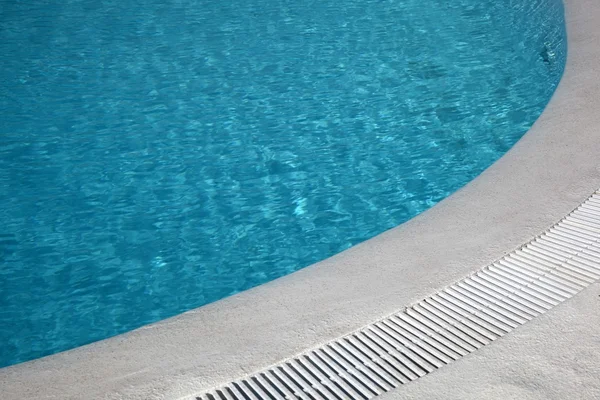 Hotel swimming pool with sunny reflections — Stock Photo, Image