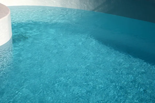 Hotel swimming pool with sunny reflections — Stock Photo, Image