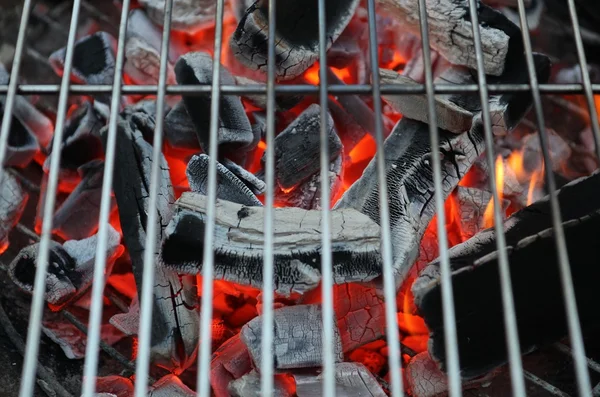 Closeup of charcoal burning under a barbecue grill — Stock Photo, Image