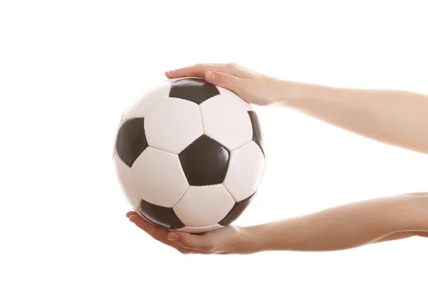 Руки с классическим футбольным мячом — стоковое фото
