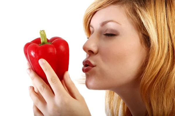 Joven belleza con un pimentón rojo. fondo blanco — Foto de Stock