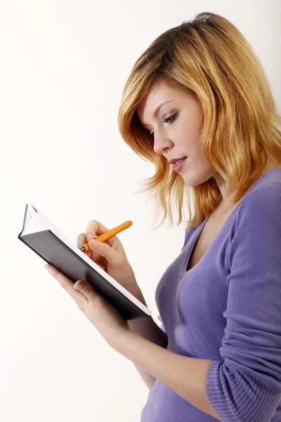 Glada vuxna studerande tjej med bärbara datorer — Stockfoto