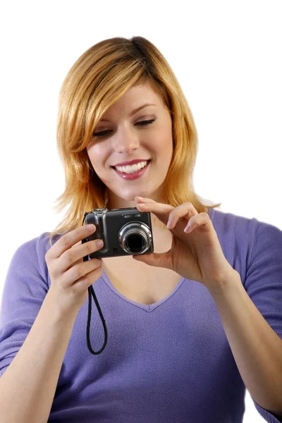 Jovem mulher bonita com uma câmera — Fotografia de Stock