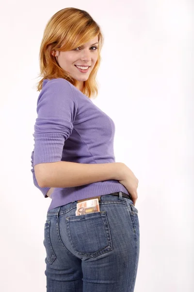 Mujer con billetes de banco en jeans (fondo blanco ) — Foto de Stock