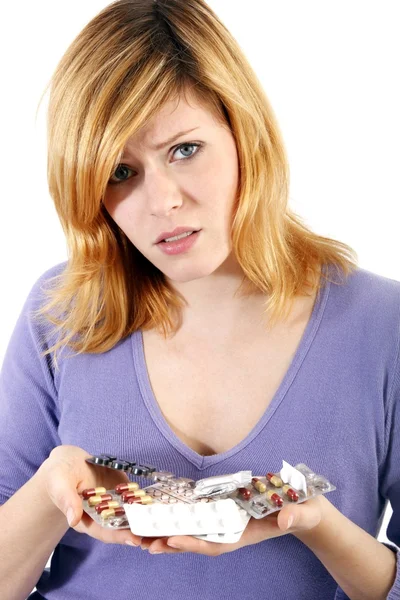 Mädchen hält Tablet in der Hand — Stockfoto