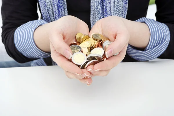 Handen met geld — Stockfoto