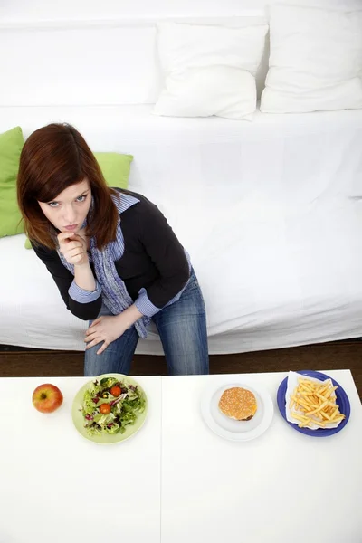 Fastfood nebo vitamíny — Stock fotografie