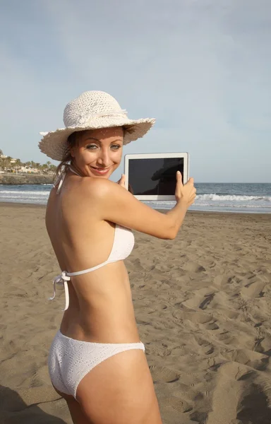 Mujer con tablet-pc Imágenes de stock libres de derechos