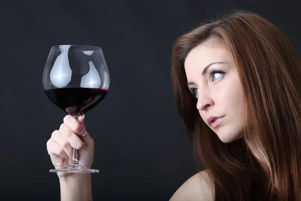 Mujer disfrutando del vino Imágenes de stock libres de derechos