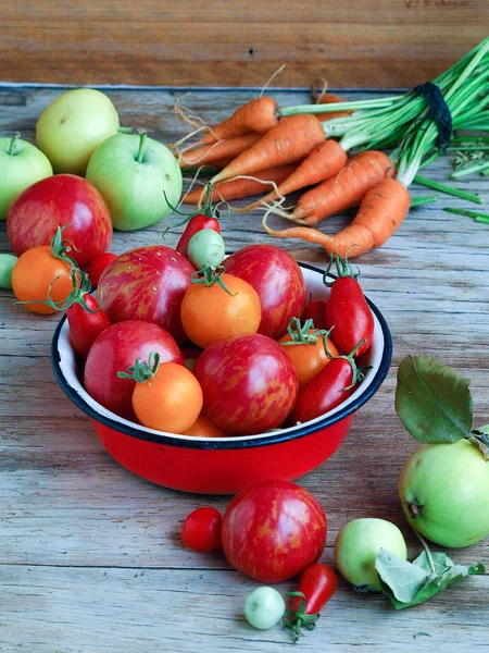 Apple-gekleurde tomaten en anderen — Stockfoto