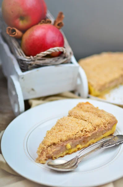 Cinnamon Streusel Apple Tart — Stock Photo, Image