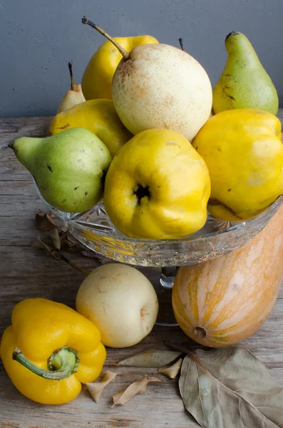 Mela cotogna, zucca al burro, peperone e pere — Foto Stock