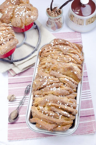 Zimtzucker zerreißt Brot — Stockfoto