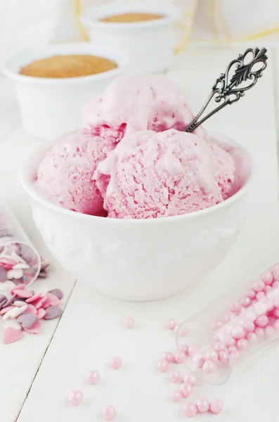 Strawberry Ice Cream — Stock Photo, Image