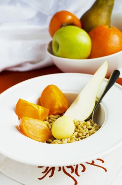 Sağlıklı Kahvaltı: kamut, keten tohumu, hurma ve armut