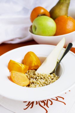 Sağlıklı Kahvaltı: kamut, keten tohumu, hurma ve armut