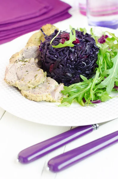 Pork Rump Cutlet With Braised Red Cabbage And Arugula Salad — Stock Photo, Image