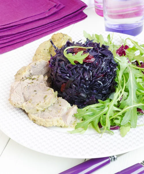 Pork Rump Cutlet With Braised Red Cabbage And Arugula Salad — Stock Photo, Image