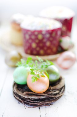 Paskalya yumurtaları ve pastalar