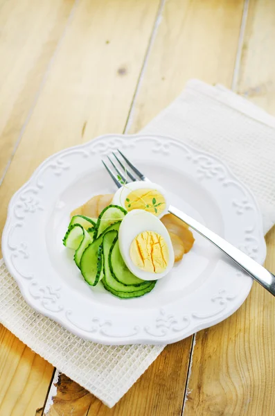 Smoked squid, hard boiled egg, spiral cucumber — Stock Photo, Image