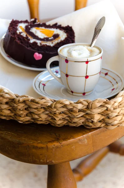 Rotolo di cachi al caffè e cioccolato — Foto Stock