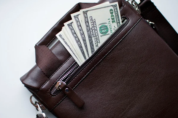 100 dollar bills and a leather bag — Stock Photo, Image