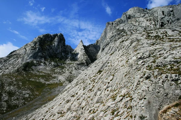 Montagna rocciosa — Foto Stock