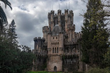 Vezcaya ilinin gatika kasabasındaki butron şatosu