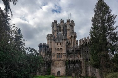 Vezcaya ilinin gatika kasabasındaki butron şatosu