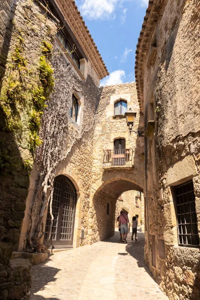 Narrow Stone Street Arch Medieval Village Pals Summer Day — Stock Photo, Image