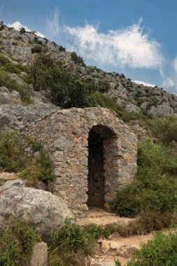 Torroella de Montgri Kalesi 'ne giden Ortaçağ Muhafız Evi.