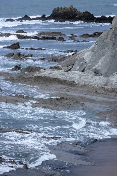 一个冬天 索菲亚拉纳村巴斯克地区海岸上的岩石 — 图库照片