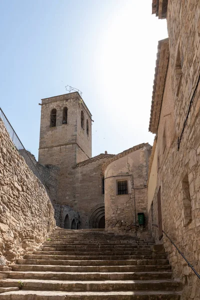 Εκκλησία Της Μεσαιωνικής Πόλης Της Guimera Μερικές Σκάλες Μπροστά — Φωτογραφία Αρχείου