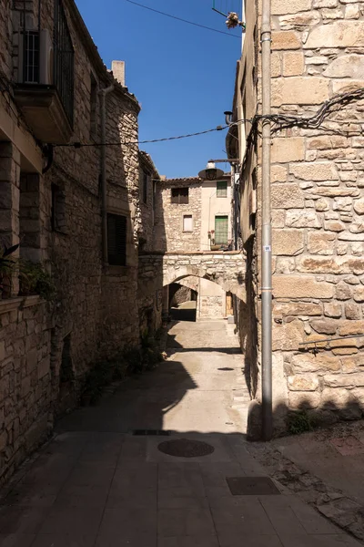 加泰罗尼亚中世纪吉默拉镇的一条老街 — 图库照片