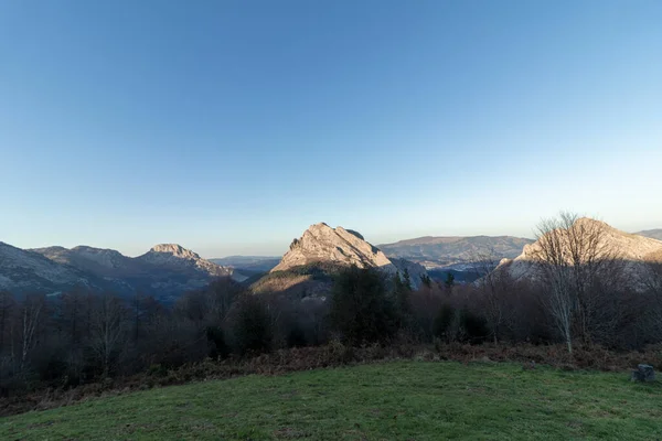 Βραχώδεις Κορυφές Των Βουνών Urkiola Στη Basque Χώρα — Φωτογραφία Αρχείου