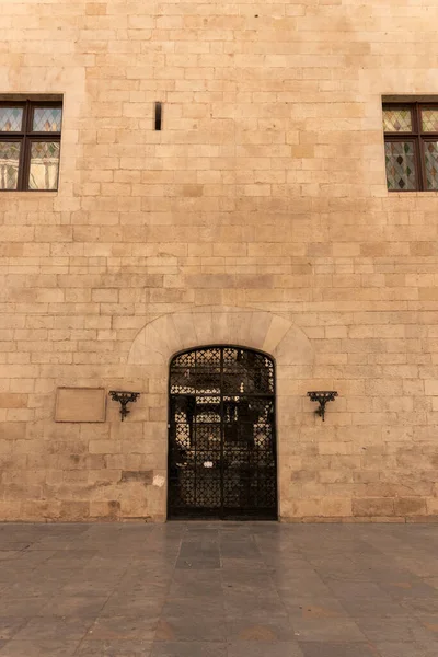 Spanya Nın Kuzeyinde Bir Ortaçağ Sarayının Kapısı — Stok fotoğraf