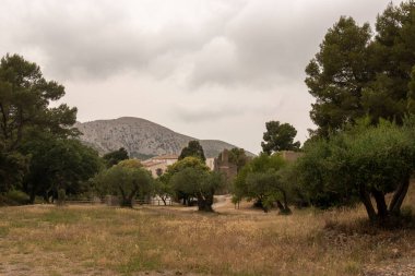 Torroella de Montgri 'deki vadide Dağın tepesindeki şatoda