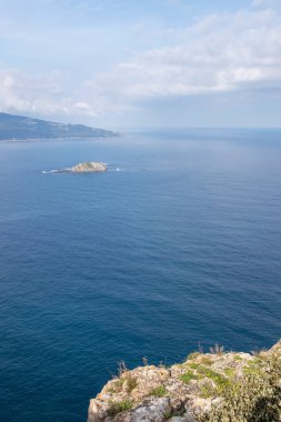 Mount 'tan İzaro Adası