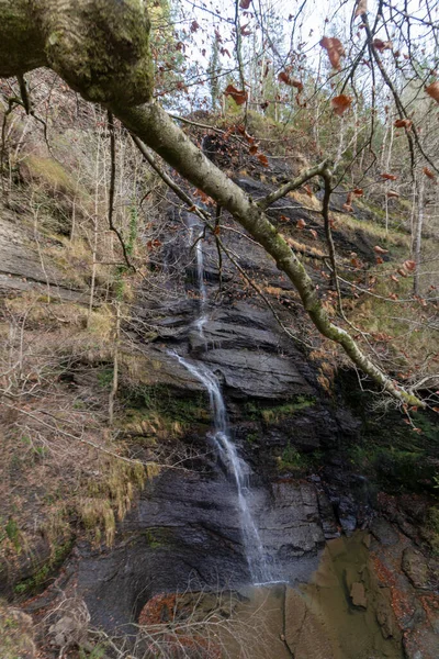 Uguna Cascade Dans Les Montagnes Pays Basque Une Journée Nuageuse — Photo