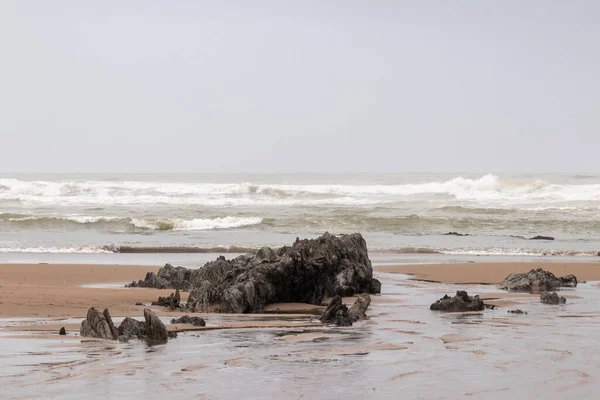 Skały Plaży Sopelana Wybrzeżu Baskijskim — Zdjęcie stockowe