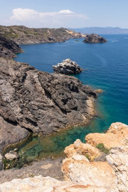 Bir yaz günü Girona 'daki Cap de Creus Akdeniz kıyısında