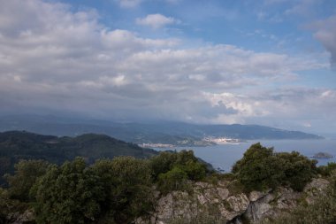 Mount 'tan İzaro Adası